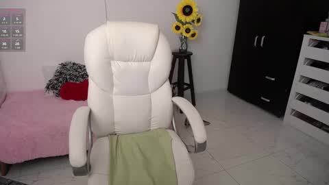 Snapshot of ana_hotmilf chatting on December 31, 2024, 2:08 am  Ana  online show from December 31, 2024, 2:08 am