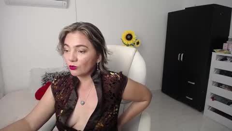 Snapshot of ana_hotmilf chatting on January 3, 2025, 10:08 pm  Ana  online show from January 3, 2025, 10:08 pm