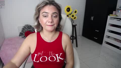 Snapshot of ana_hotmilf chatting on February 14, 2025, 10:59 am  Ana  online show from February 14, 2025, 10:59 am