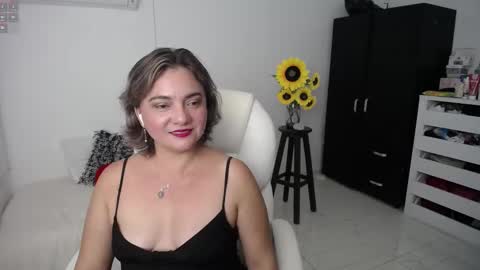 Snapshot of ana_hotmilf chatting on March 6, 2025, 11:20 pm  Ana  online show from March 6, 2025, 11:20 pm