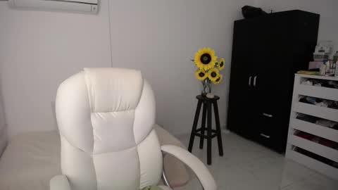 Snapshot of ana_hotmilf chatting on March 7, 2025, 6:54 pm  Ana  online show from March 7, 2025, 6:54 pm