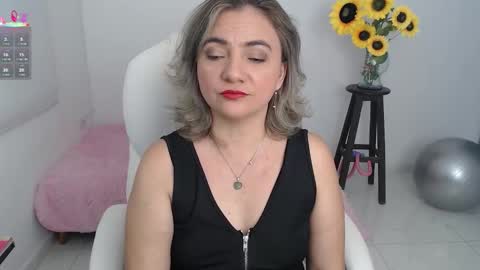 Snapshot of ana_hotmilf chatting on September 22, 2025, 12:12 am  Ana  online show from September 22, 2025, 12:12 am