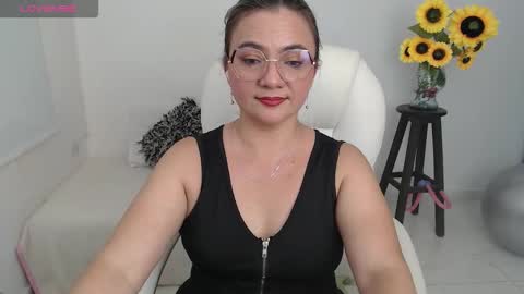 Snapshot of ana_hotmilf chatting on October 10, 2025, 8:30 pm  Ana  online show from October 10, 2025, 8:30 pm