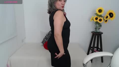 Snapshot of ana_hotmilf chatting on October 17, 2025, 11:51 pm  Ana  online show from October 17, 2025, 11:51 pm