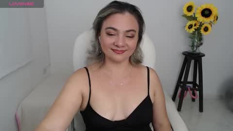 Snapshot of ana_hotmilf chatting on October 18, 2025, 11:49 pm  Ana  online show from October 18, 2025, 11:49 pm