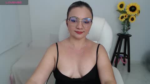 Snapshot of ana_hotmilf chatting on October 21, 2025, 11:38 pm  Ana  online show from October 21, 2025, 11:38 pm