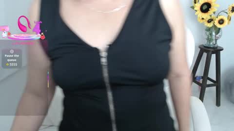 Snapshot of ana_hotmilf chatting on October 30, 2025, 10:43 pm  Ana  online show from October 30, 2025, 10:43 pm