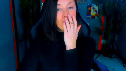 Snapshot of ana_mills chatting on April 23, 2026, 12:29 pm Ana online show from April 23, 2026, 12:29 pm