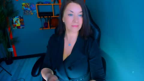 Snapshot of ana_mills chatting on May 1, 2026, 10:09 am Ana online show from May 1, 2026, 10:09 am