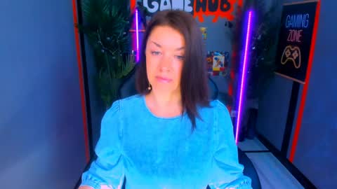 Snapshot of ana_mills chatting on May 5, 2026, 10:01 am Ana online show from May 5, 2026, 10:01 am