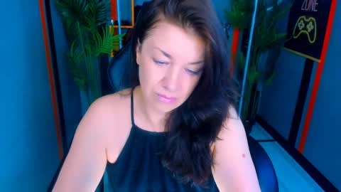 Snapshot of ana_mills chatting on May 6, 2026, 9:47 am Ana online show from May 6, 2026, 9:47 am