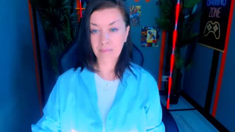 Snapshot of ana_mills chatting on May 8, 2026, 9:58 am Ana online show from May 8, 2026, 9:58 am