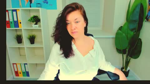 Snapshot of ana_mills chatting on May 27, 2026, 10:01 am Ana online show from May 27, 2026, 10:01 am