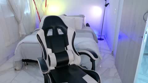 ANABEL WOLF  online show from December 13, 2025, 7:53 pm