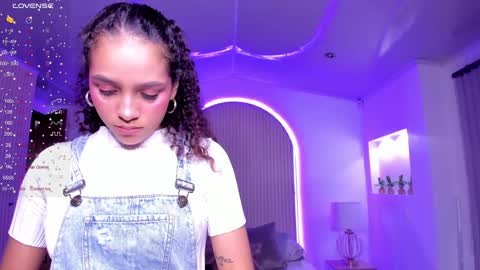 Snapshot of anahi_curlie1 chatting on January 15, 2025, 10:06 am Anahi Curlie online show from January 15, 2025, 10:06 am