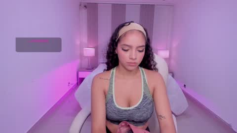 Snapshot of anahi_curlie1 chatting on February 4, 2025, 3:33 am Anahi Curlie online show from February 4, 2025, 3:33 am