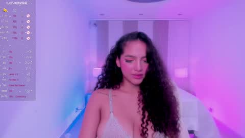 Snapshot of anahi_curlie1 chatting on February 11, 2025, 9:53 am Anahi Curlie online show from February 11, 2025, 9:53 am