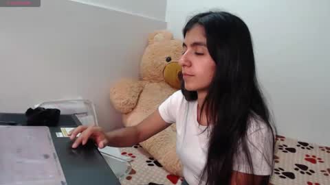 Anahi Browns online show from March 5, 2026, 8:27 pm