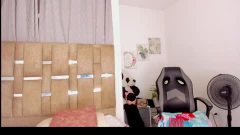 Snapshot of anahimiller2 chatting on May 27, 2026, 1:57 am AnahiMiller2 online show from May 27, 2026, 1:57 am