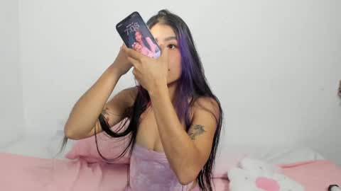 Snapshot of analia_collins chatting on May 13, 2026, 12:08 am Ana online show from May 13, 2026, 12:08 am