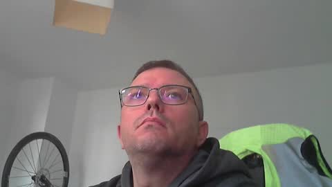 Snapshot of anarchox chatting on October 6, 2025, 8:45 am Andi online show from October 6, 2025, 8:45 am