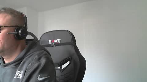 Snapshot of anarchox chatting on November 10, 2025, 9:52 am Andi online show from November 10, 2025, 9:52 am