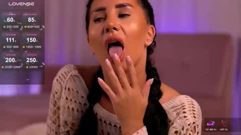 Snapshot of anarhodes chatting on October 30, 2025, 10:54 pm Anna online show from October 30, 2025, 10:54 pm