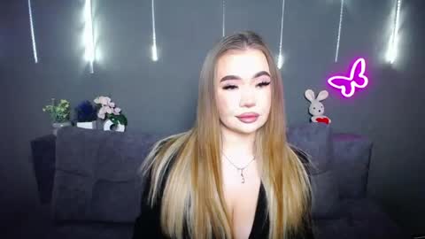 anastacyyellig online show from April 24, 2026, 8:44 pm