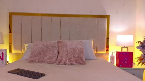 Mia online show from April 2, 2026, 12:14 pm