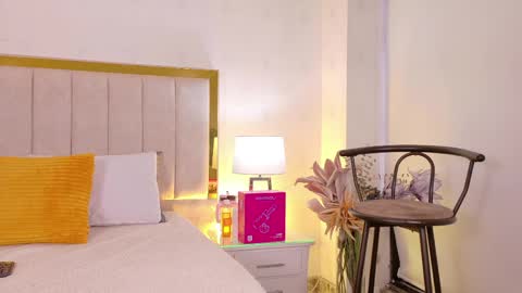 Mia online show from April 11, 2026, 12:09 pm