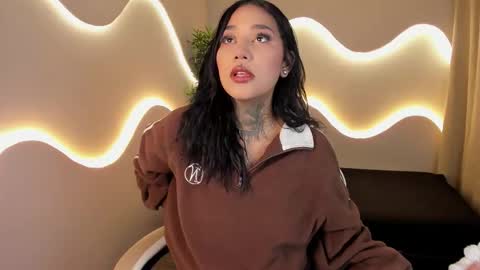 anaya_olyx online show from September 18, 2025, 5:20 am