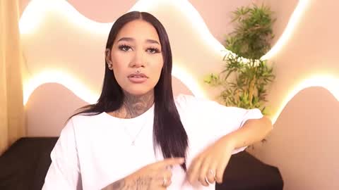 anaya_olyx online show from September 30, 2025, 5:56 am