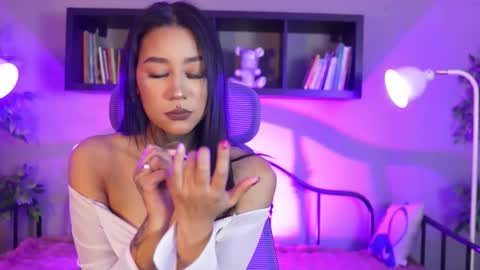 anaya_olyx online show from October 15, 2025, 5:07 am