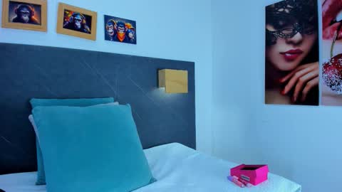 Andrea online show from March 13, 2026, 12:34 pm