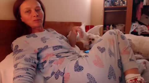 Andra online show from March 8, 2025, 9:40 pm