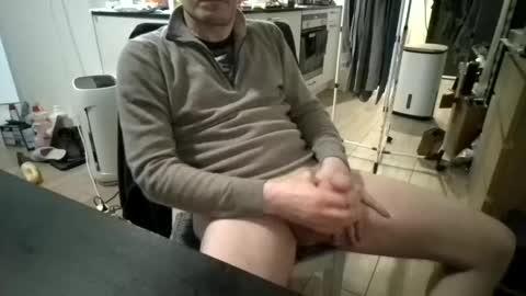 my skyp       ericson1976 online show from March 6, 2025, 2:29 pm