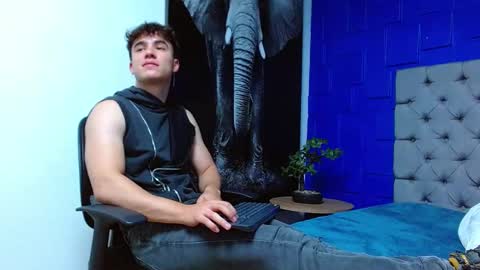 Snapshot of andre_parker chatting on February 13, 2025, 12:24 am Andre Parker online show from February 13, 2025, 12:24 am