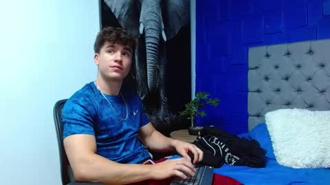 Snapshot of andre_parker chatting on February 19, 2025, 2:12 am Andre Parker online show from February 19, 2025, 2:12 am