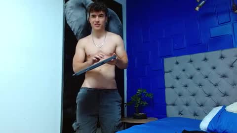 Snapshot of andre_parker chatting on February 21, 2025, 1:33 am Andre Parker online show from February 21, 2025, 1:33 am