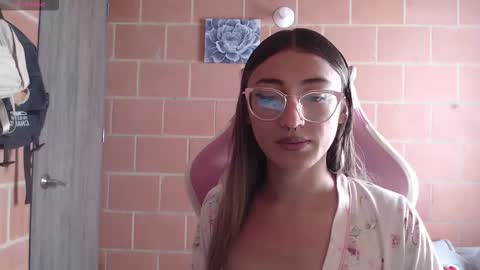 Andrea  online show from February 12, 2026, 2:01 pm