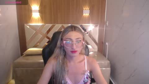 Andrea  online show from March 12, 2026, 3:23 am