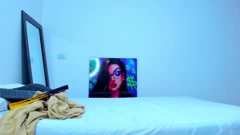 Andrea Cherry online show from September 19, 2025, 2:07 pm