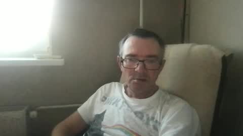 Snapshot of andreass60 chatting on October 17, 2025, 5:54 am andreass60 online show from October 17, 2025, 5:54 am