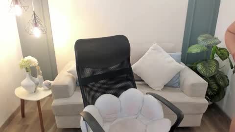 Snapshot of andrecastaneda chatting on March 9, 2026, 6:12 pm Andre Castaneda online show from March 9, 2026, 6:12 pm