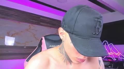 andrees_s online show from November 30, 2025, 11:42 pm