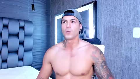 insta andres clark  online show from December 22, 2025, 2:58 pm