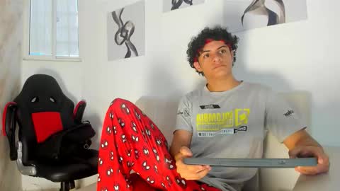 andres_cream online show from October 17, 2025, 12:30 pm
