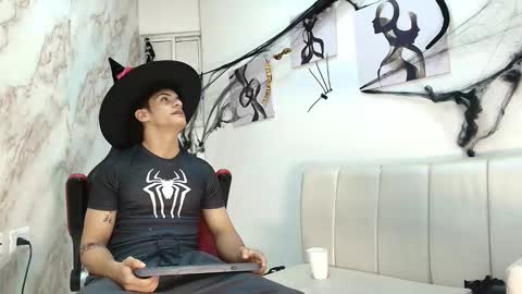 andres_cream online show from October 21, 2025, 12:39 pm