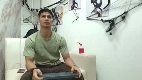 andres_stud online show from October 19, 2025, 4:46 am