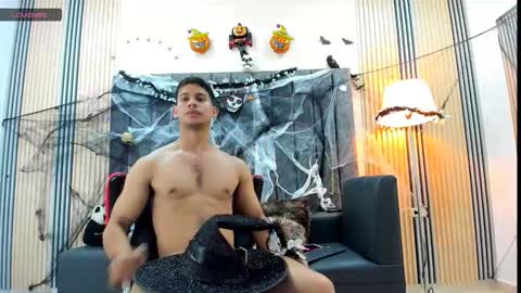 andres_stud online show from October 28, 2025, 4:49 am